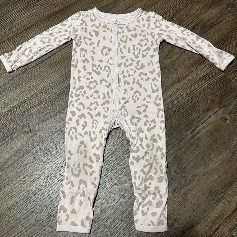 (3 for $33) Kyte Baby Blush Leopard SNAP romper